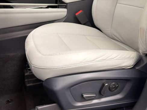 Used 2025 Ford Explorer Platinum w/ Ultimate Package image 16