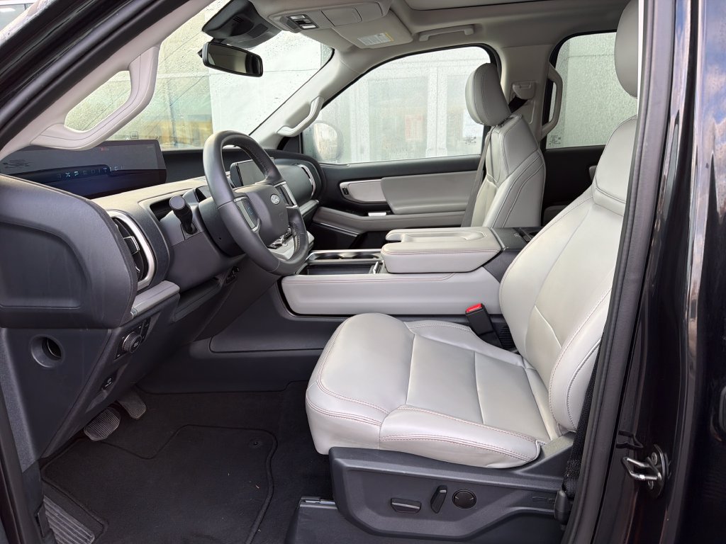 Used 2025 Ford Expedition Active AWD/4WD image 9