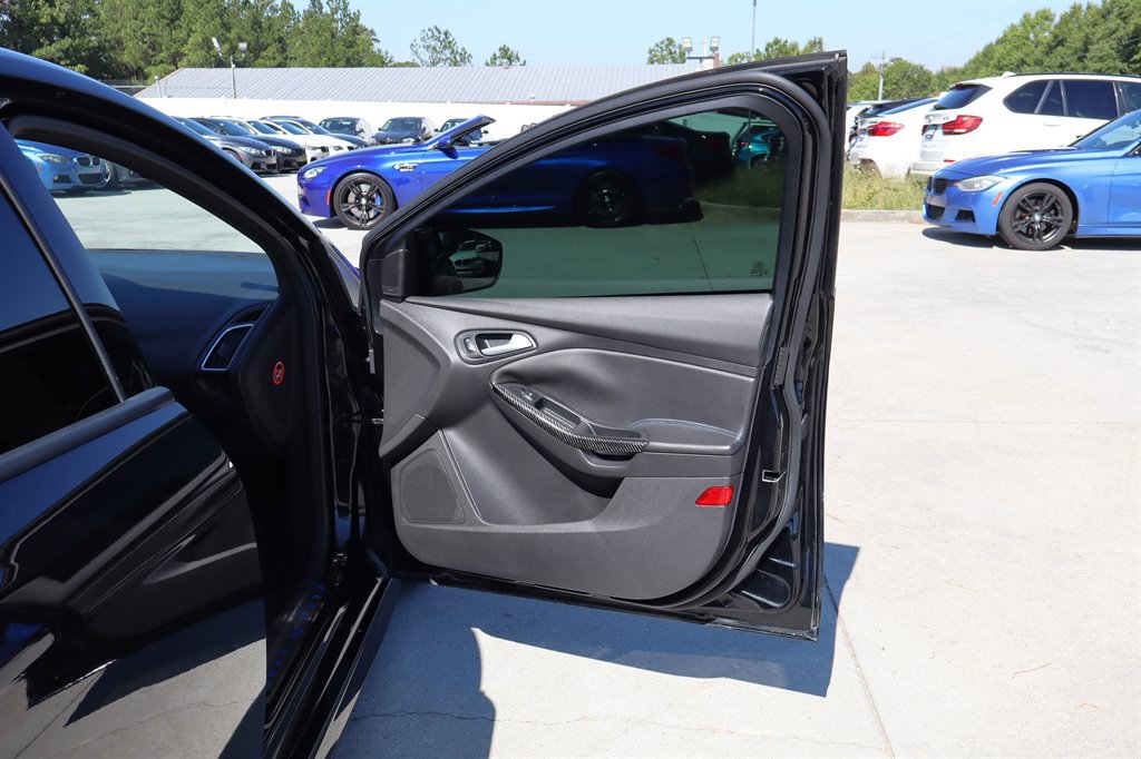 Used 2017 Ford Focus RS AWD/4WD image 45