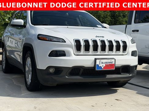 Used 2018 Jeep Cherokee Latitude FWD image 3