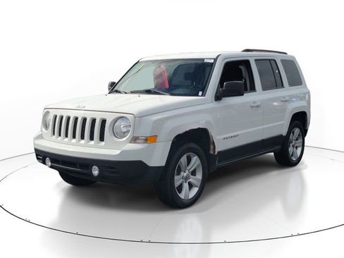 Used 2017 Jeep Patriot Latitude AWD/4WD image 2