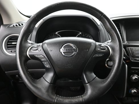 Used 2020 Nissan Pathfinder SV AWD/4WD image 13