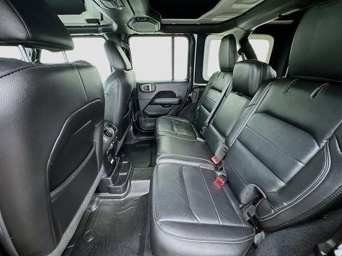 Used 2019 Jeep Wrangler Unlimited Sahara w/ Quick Order Package 24M Moab image 15