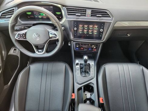 Used 2022 Volkswagen Tiguan SE R-Line FWD image 25