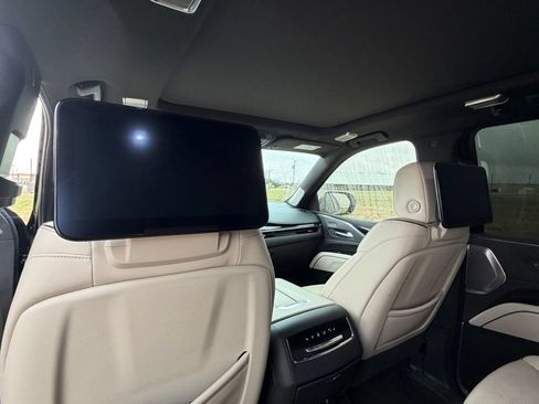 Used 2021 Cadillac Escalade ESV Sport w/ Driver Assist Tech Package AWD/4WD image 20