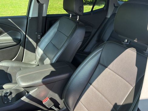 Used 2024 GMC Terrain SLT AWD/4WD image 29