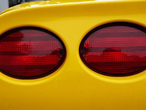 Used 2000 Chevrolet Corvette Convertible w/ Memory Pkg RWD image 38