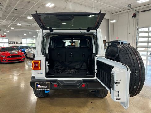 Used 2022 Jeep Wrangler Unlimited Sahara image 42