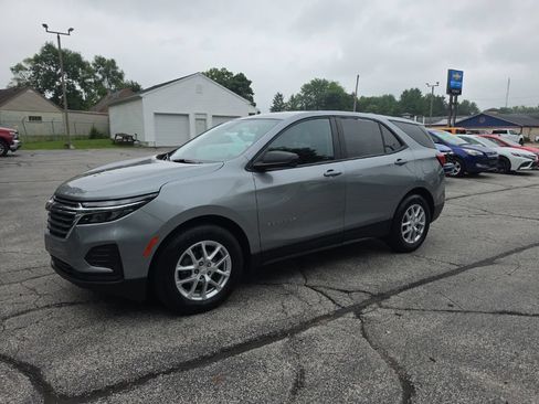 Certified 2023 Chevrolet Equinox LS w/ LS Convenience Package FWD image 3