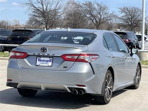 Used 2020 Toyota Camry SE image 4