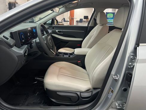 Used 2025 Hyundai Sonata SE image 11