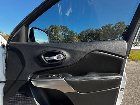 Used 2020 Jeep Cherokee Latitude image 13