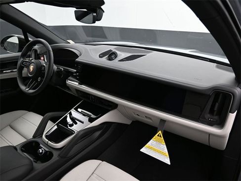 New 2025 Porsche Cayenne S image 25