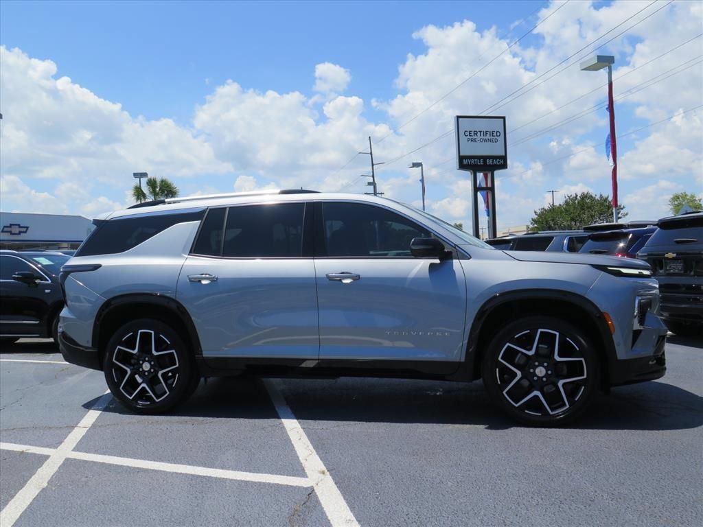 Used 2025 Chevrolet Traverse High Country FWD image 2