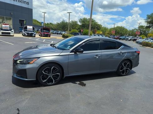 Certified 2023 Nissan Altima 2.5 SR FWD image 13