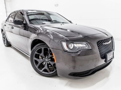 Used 2021 Chrysler 300 Touring w/ Sport Appearance Package RWD image 10