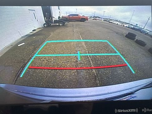 Used 2021 Toyota Highlander XLE image 11