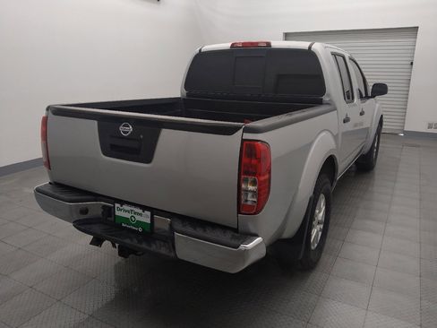 Used 2019 Nissan Frontier SV image 7