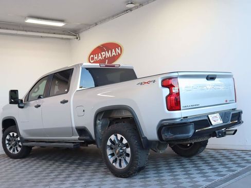 Used 2022 Chevrolet Silverado 2500 Custom image 4