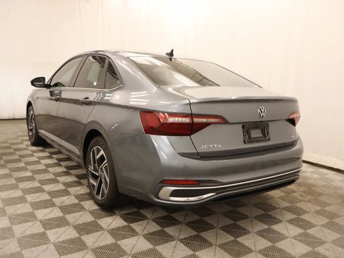 Used 2022 Volkswagen Jetta SEL FWD image 3