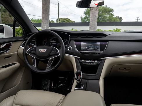 Used 2018 Cadillac XT5 Premium Luxury AWD/4WD image 19