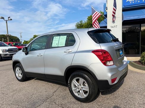 Used 2018 Chevrolet Trax LS AWD/4WD image 26