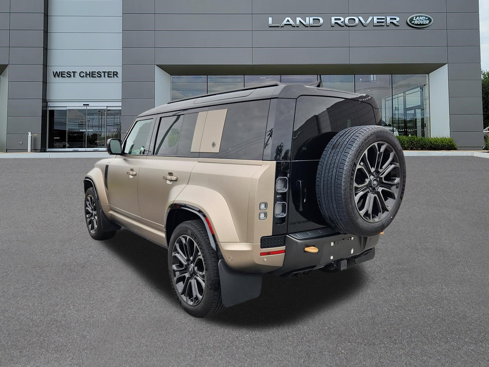 Certified 2025 Land Rover Defender 110 AWD/4WD image 3