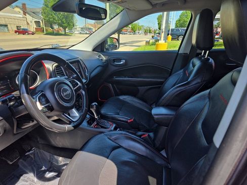 Used 2018 Jeep Compass Trailhawk w/ Leather Interior Group AWD/4WD image 9