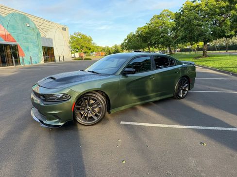 Used 2019 Dodge Charger R/T w/ Plus Group RWD image 32