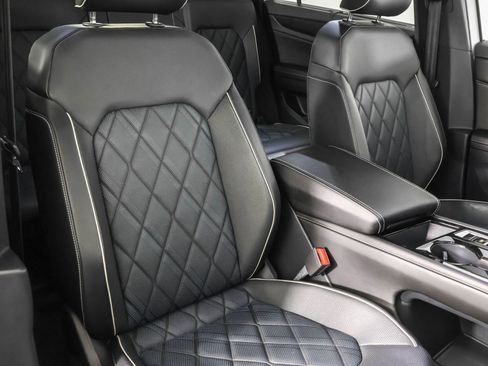 Used 2024 Volkswagen Atlas Cross Sport SEL Premium R-Line image 45