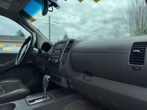 Used 2011 Nissan Frontier SL w/ Moonroof Pkg image 6