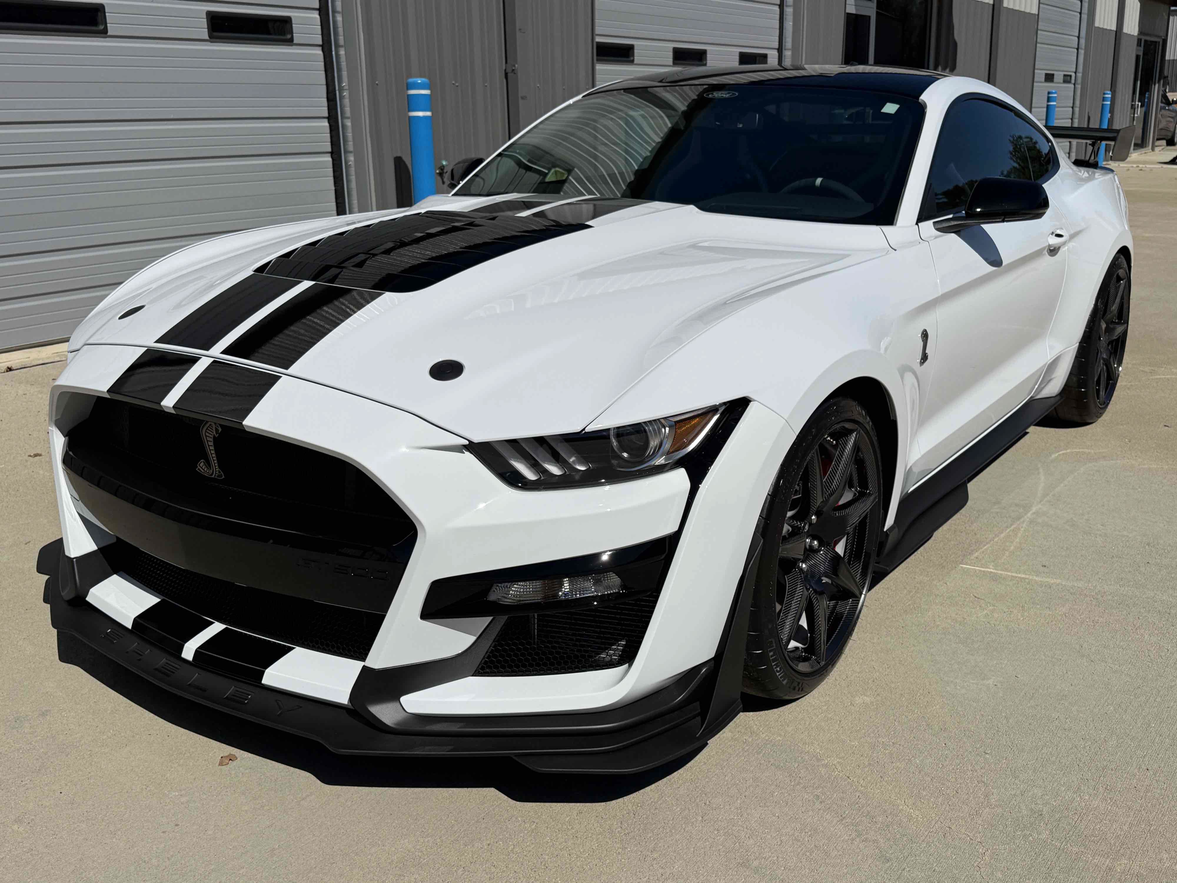 Used 2021 Ford Mustang Shelby GT500 w/ Carbon Fiber Track Pack RWD image 4