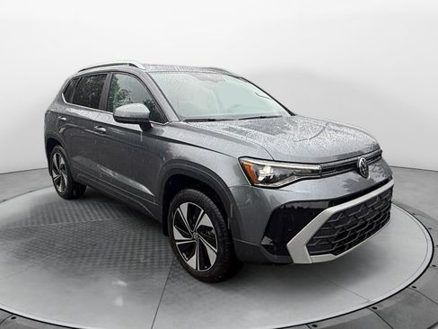 New 2026 Volkswagen Taos SE AWD/4WD image 1