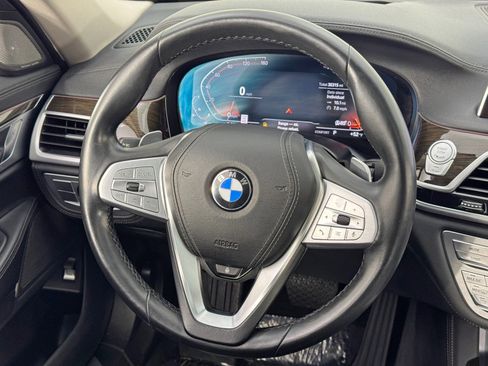 Used 2020 BMW 740i w/ Premium Package image 21