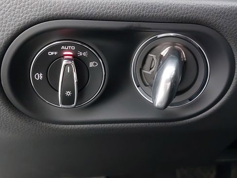 Certified 2026 Porsche Macan AWD/4WD image 28