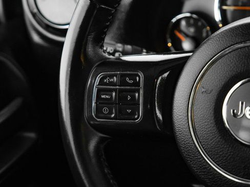 Used 2017 Jeep Wrangler Unlimited Rubicon image 13