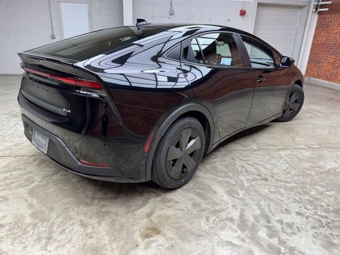 Used 2024 Toyota Prius LE image 5
