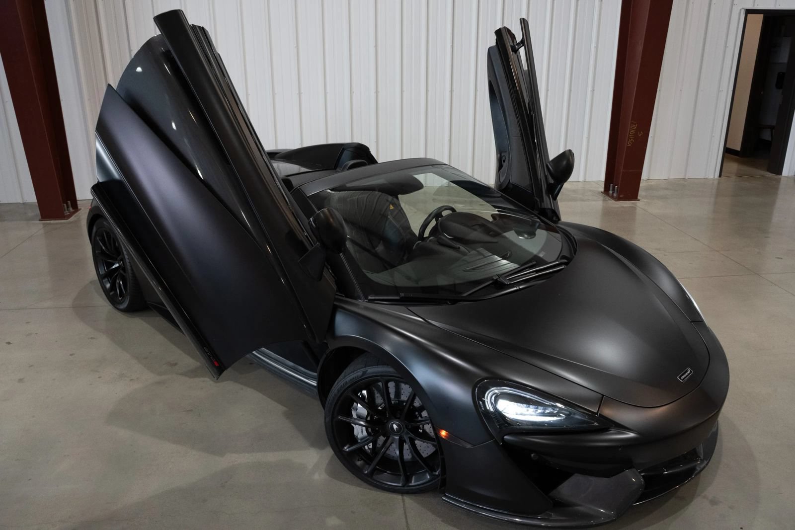 Used 2019 McLaren 570S Spider RWD image 4