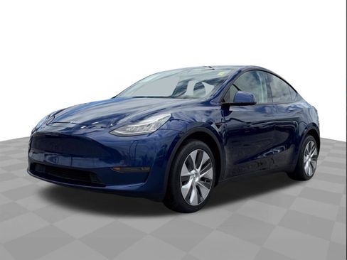 Used 2023 Tesla Model Y AWD image 30