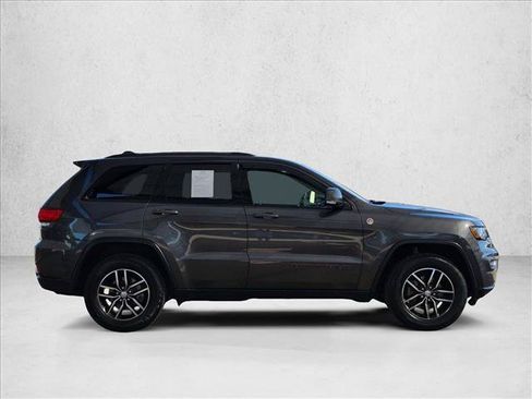 Used 2017 Jeep Grand Cherokee Trailhawk AWD/4WD image 4