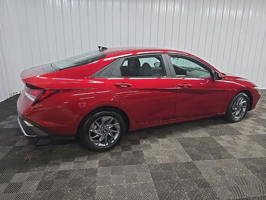 Used 2024 Hyundai Elantra SEL FWD image 3