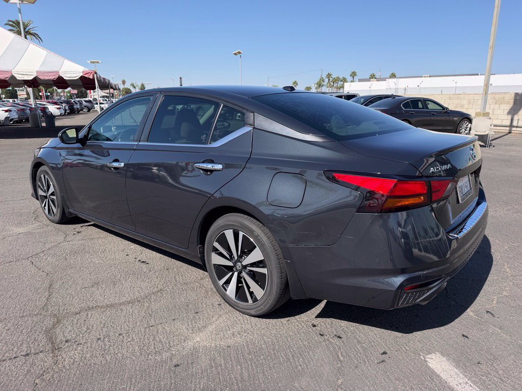 Used 2021 Nissan Altima 2.5 SV w/ SV Premium Package FWD image 2