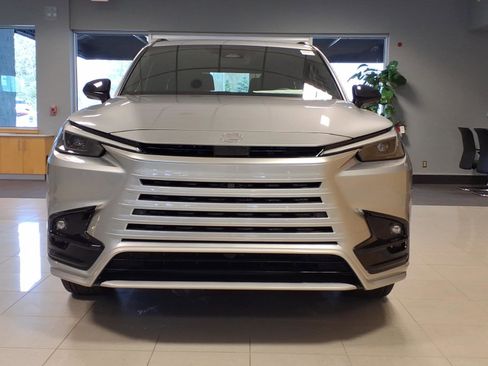 New 2026 Lexus TX 500h image 2