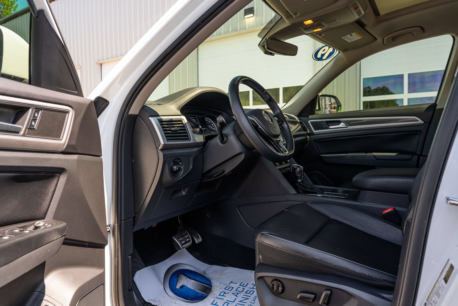 Used 2019 Volkswagen Atlas SE w/ Panoramic Sunroof Package FWD image 18