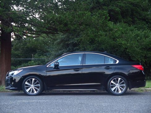 Used 2017 Subaru Legacy 2.5i Limited AWD/4WD image 2