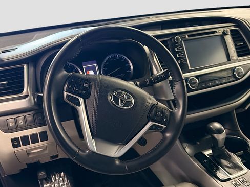 Used 2017 Toyota Highlander XLE AWD/4WD image 18