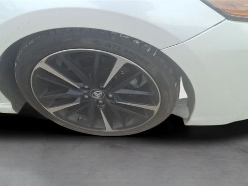 Used 2018 Toyota Camry XSE image 40