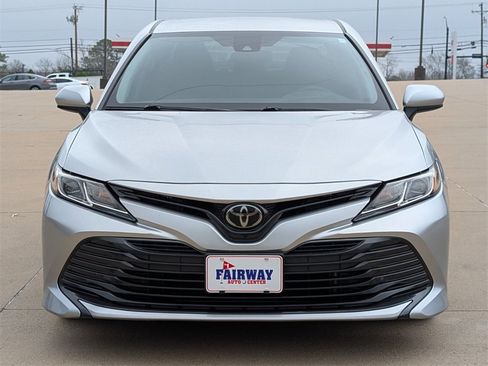 Used 2020 Toyota Camry LE image 2
