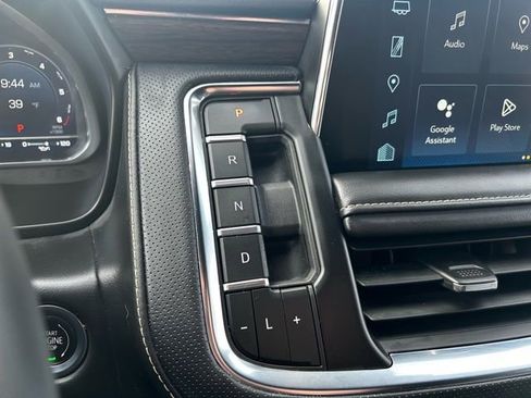 Used 2023 Chevrolet Suburban Premier image 23