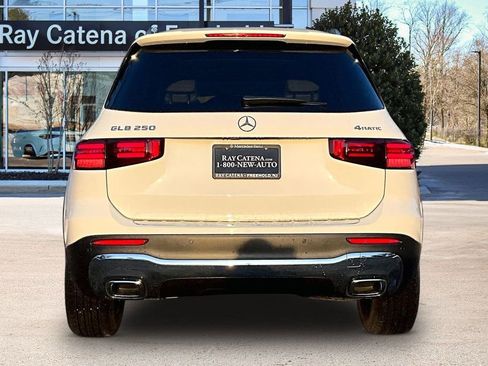 Used 2026 Mercedes-Benz GLB 250 4MATIC image 4